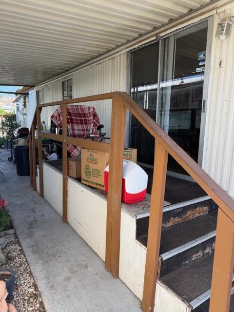 820 Chinowth Street, 73