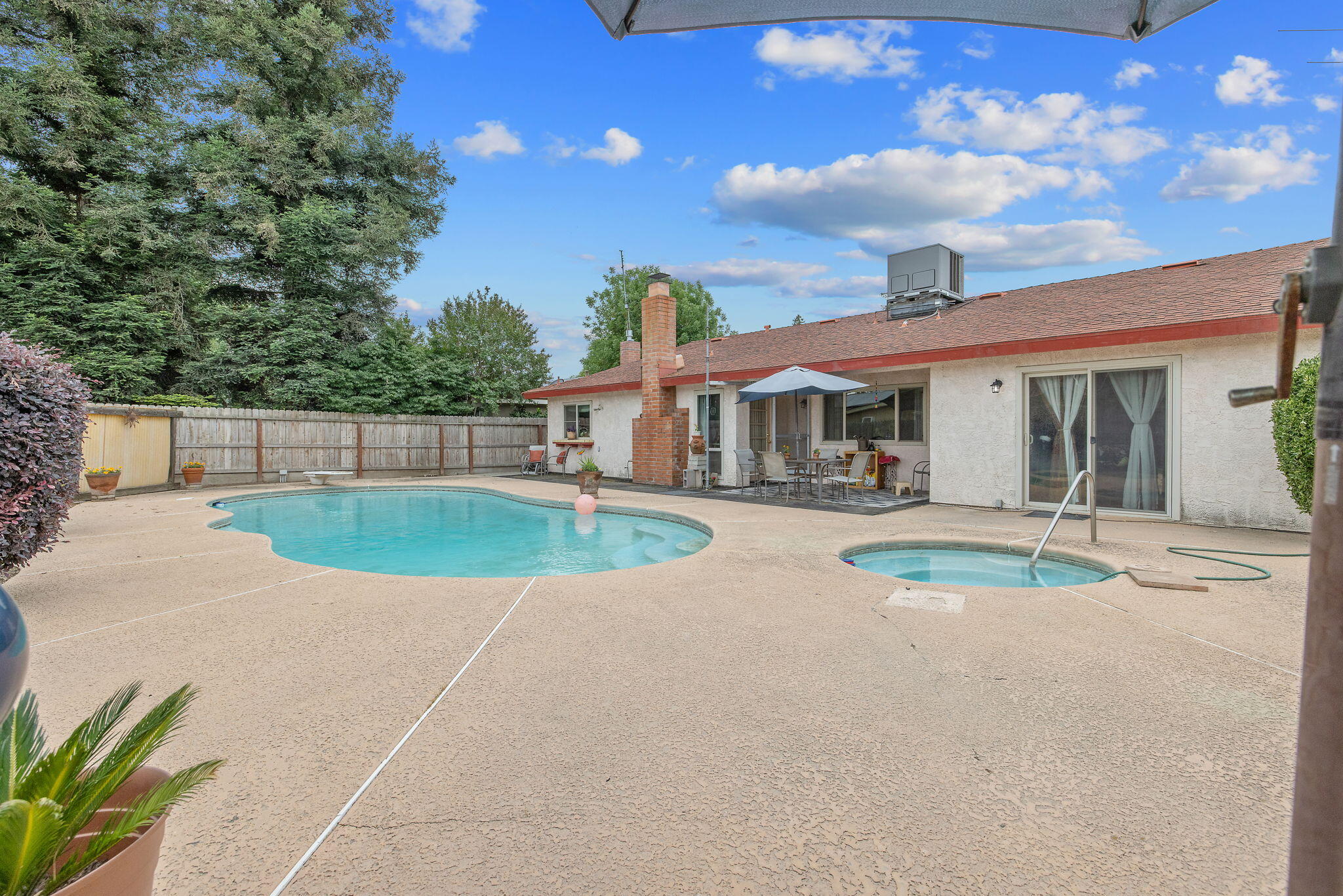 2636 S Conyer