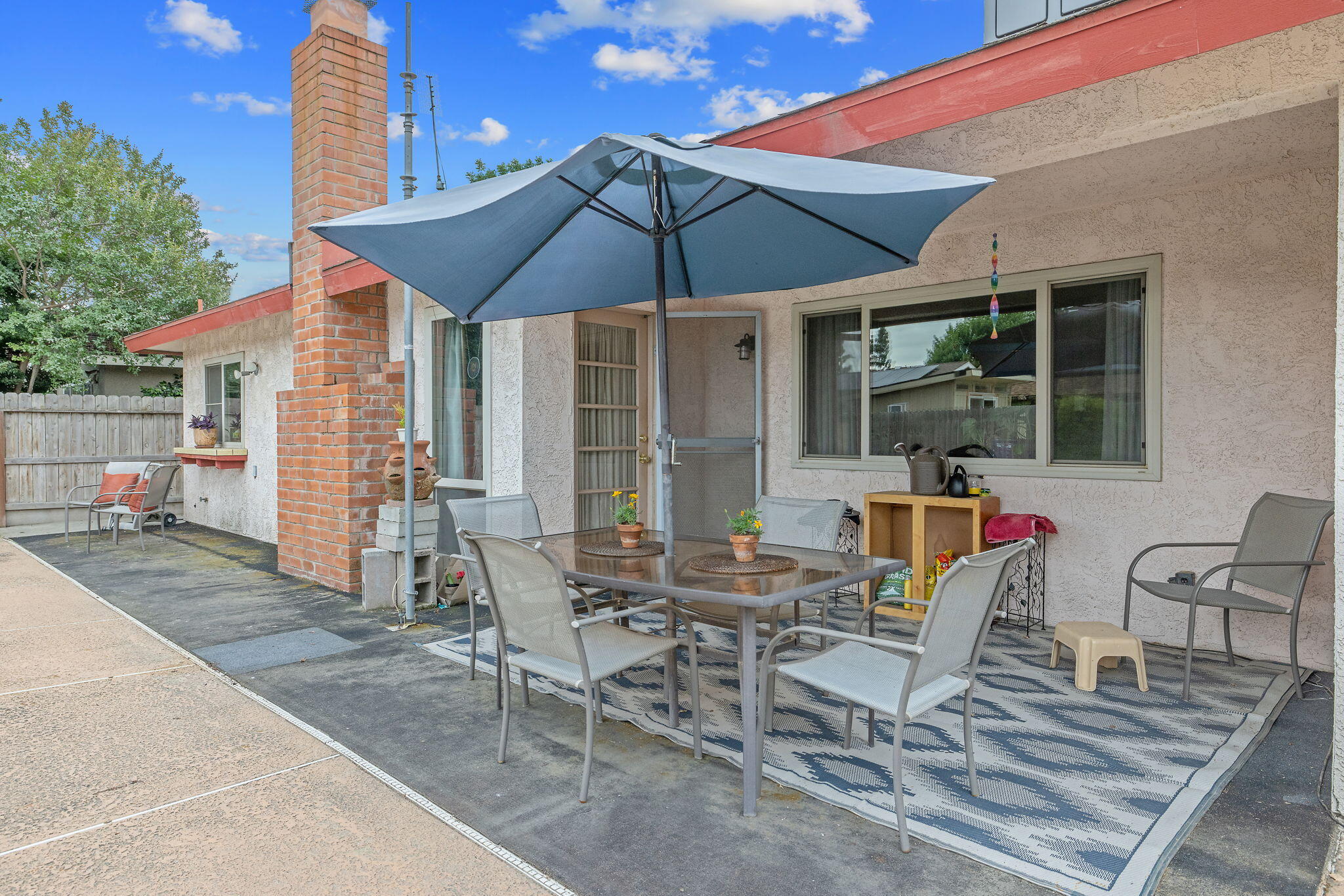 2636 S Conyer