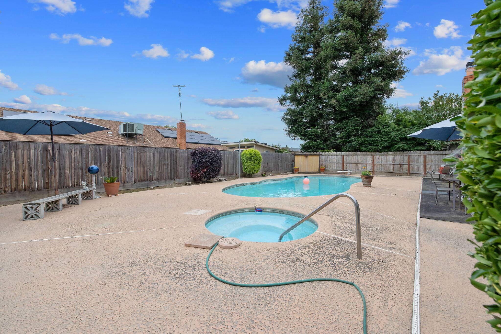 2636 S Conyer