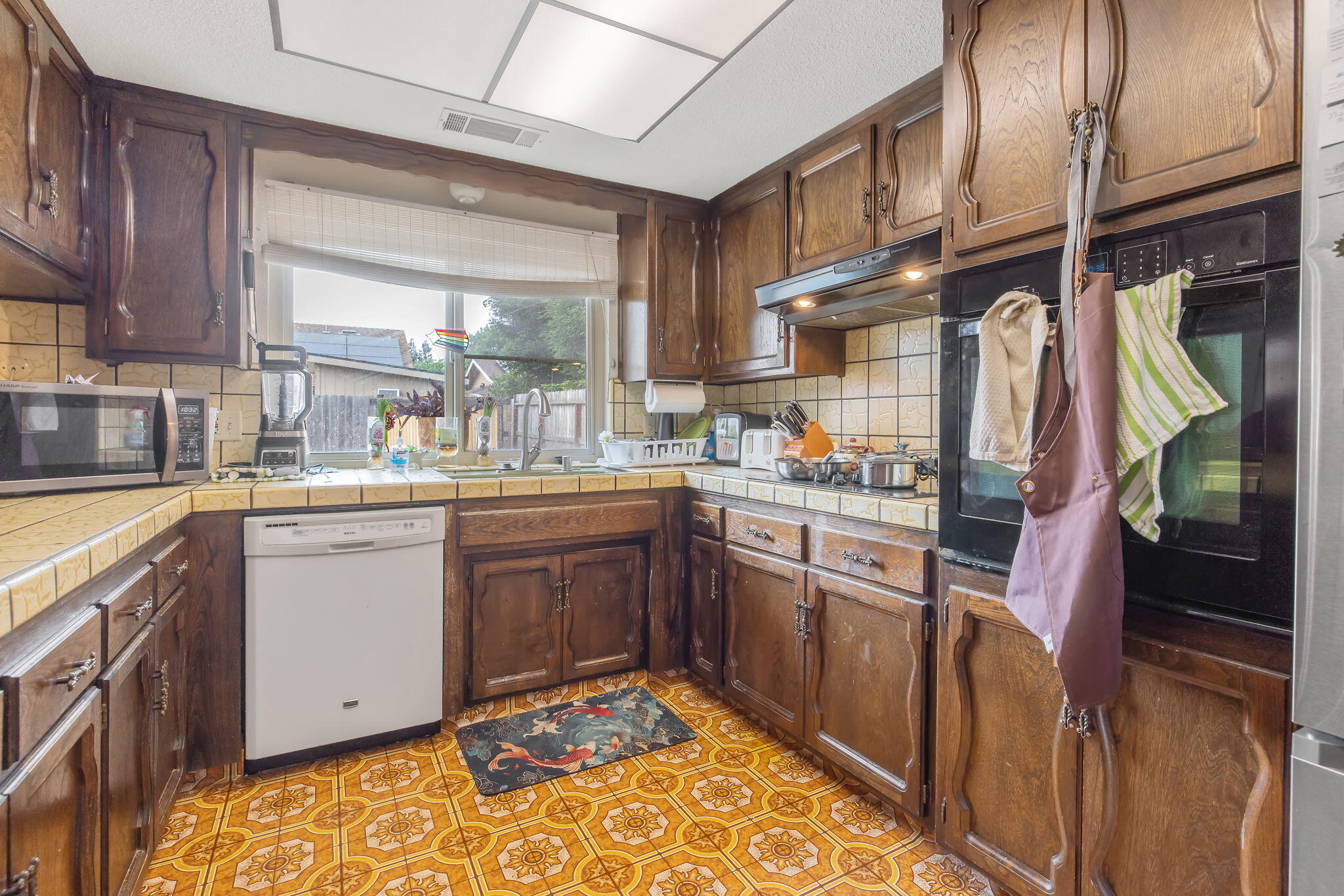 2636 S Conyer