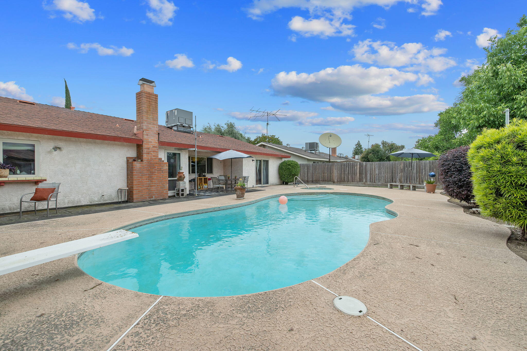 2636 S Conyer