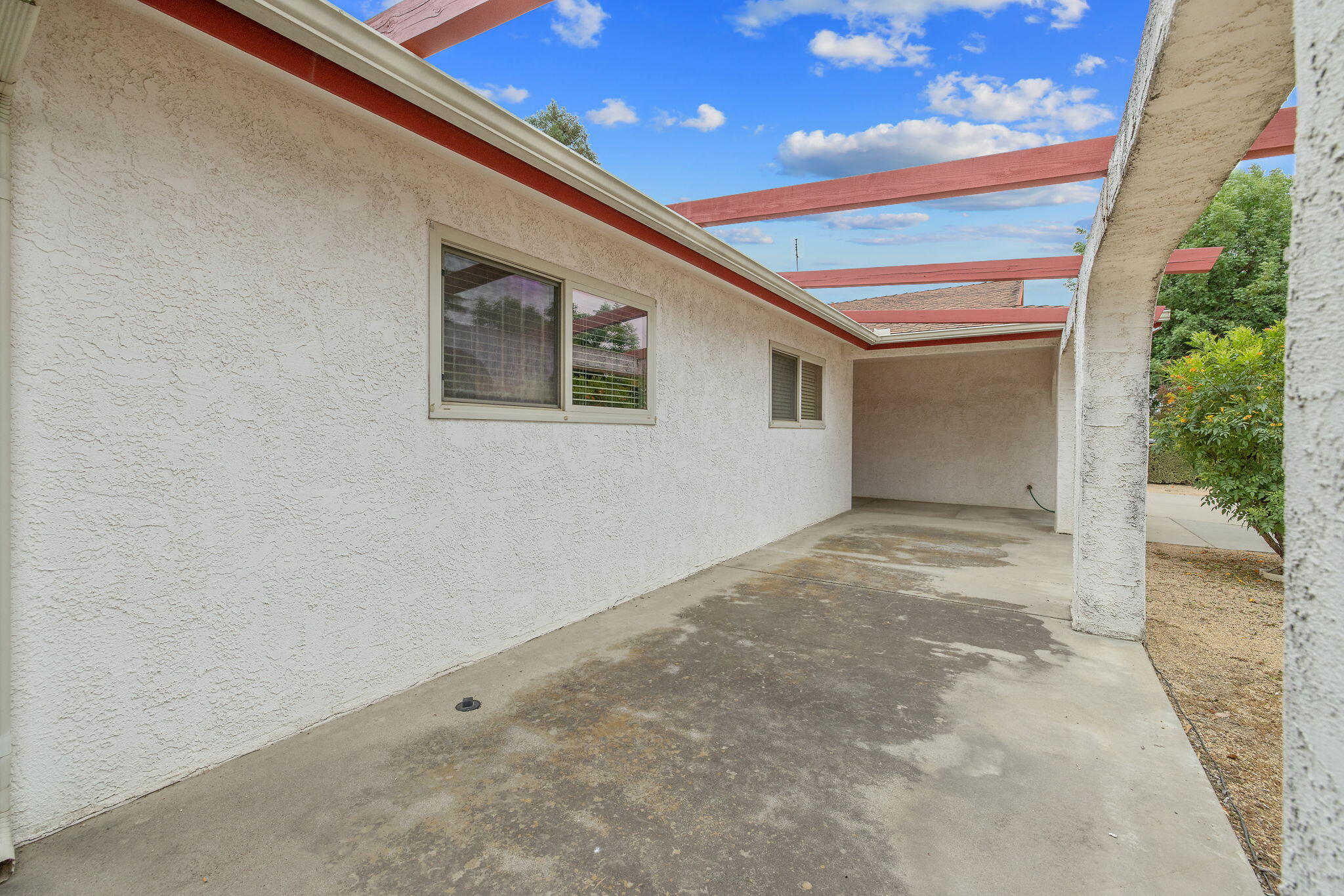 2636 S Conyer