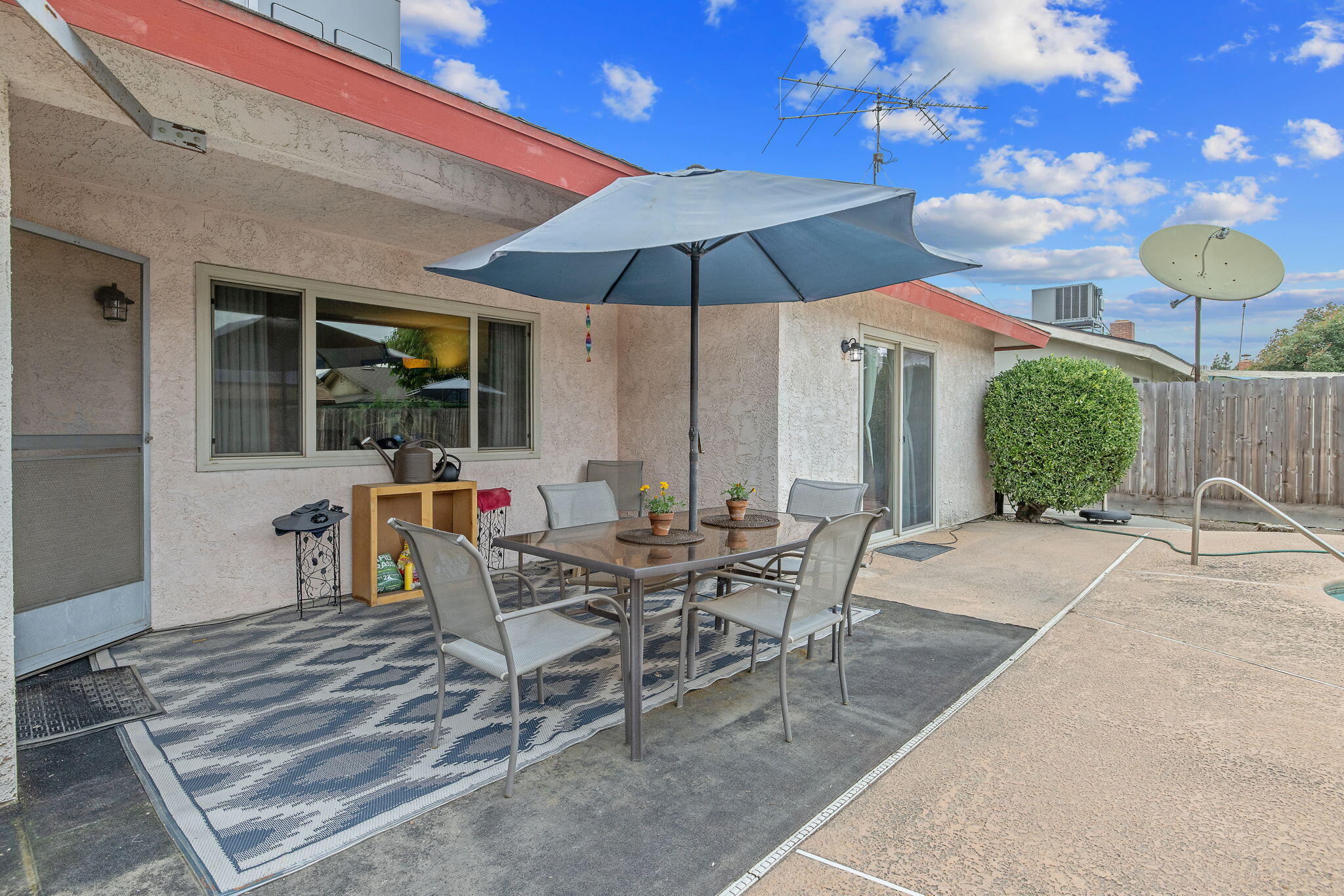 2636 S Conyer