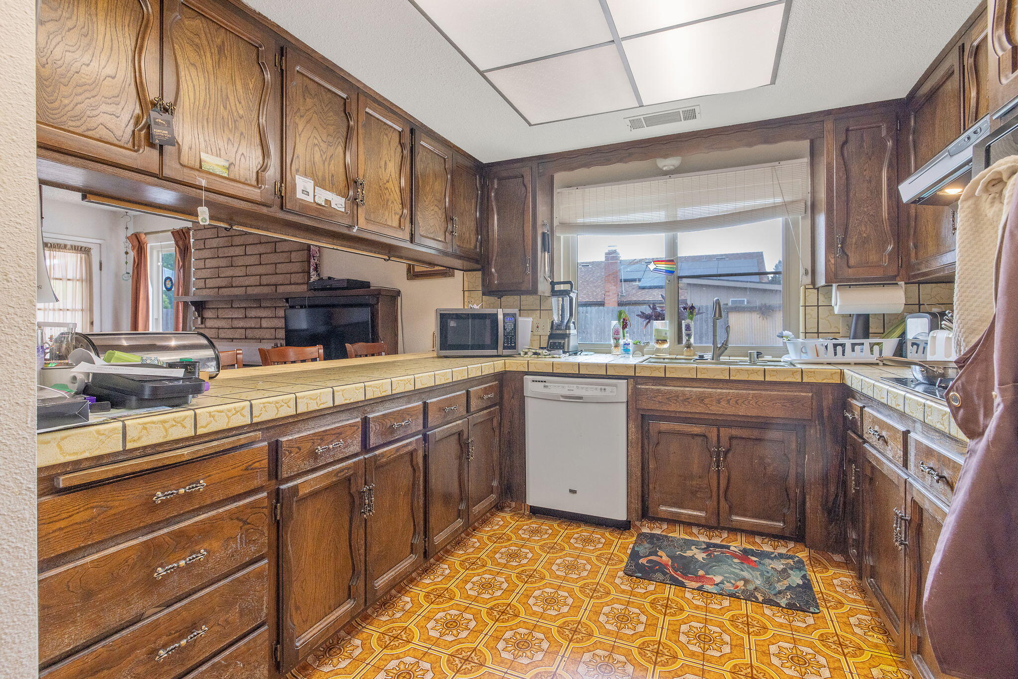 2636 S Conyer