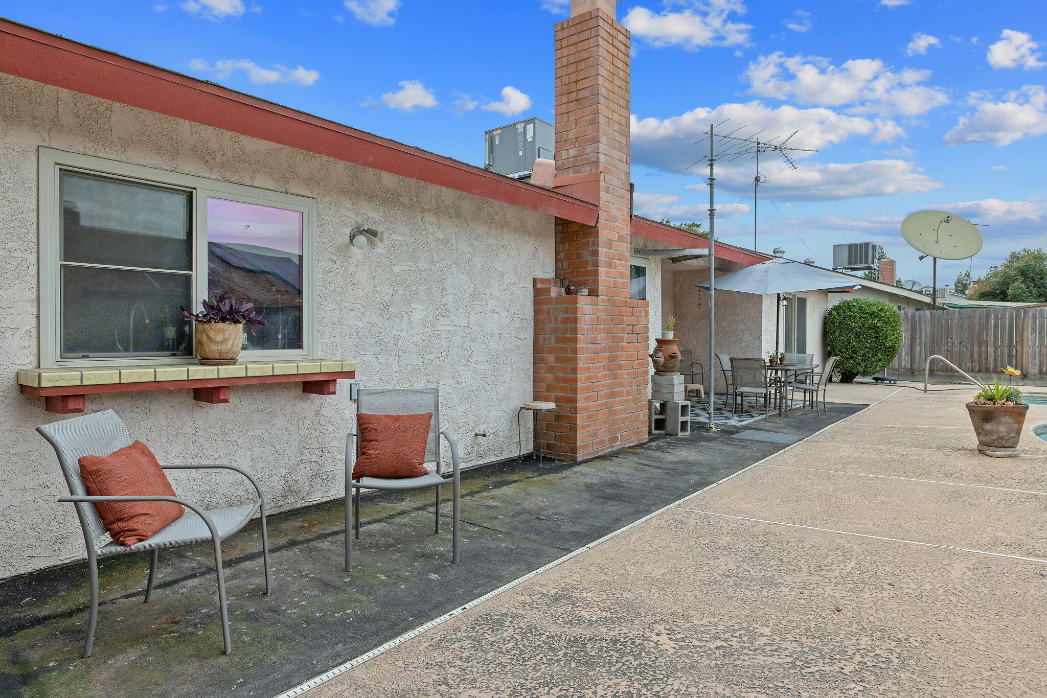 2636 S Conyer