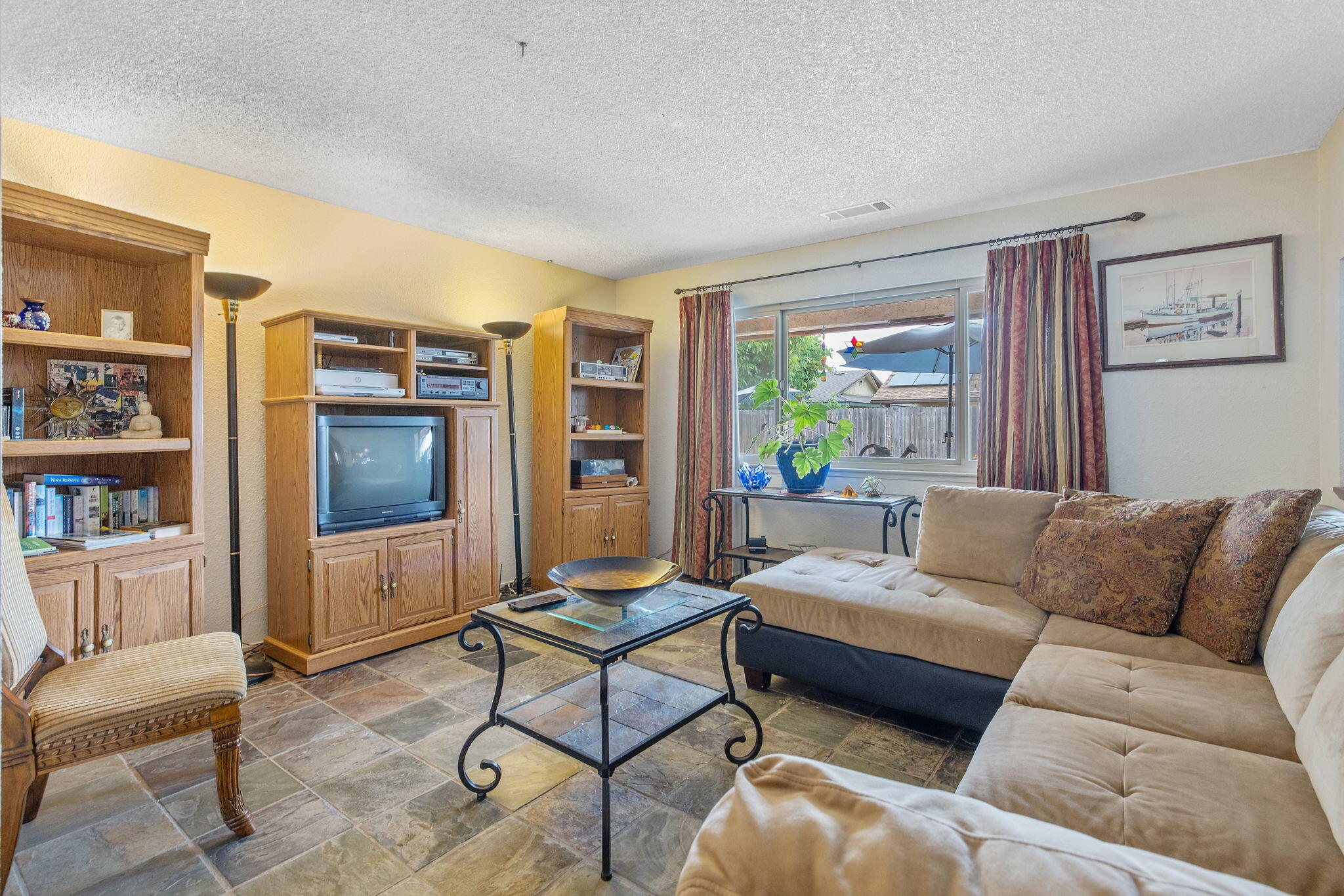 2636 S Conyer