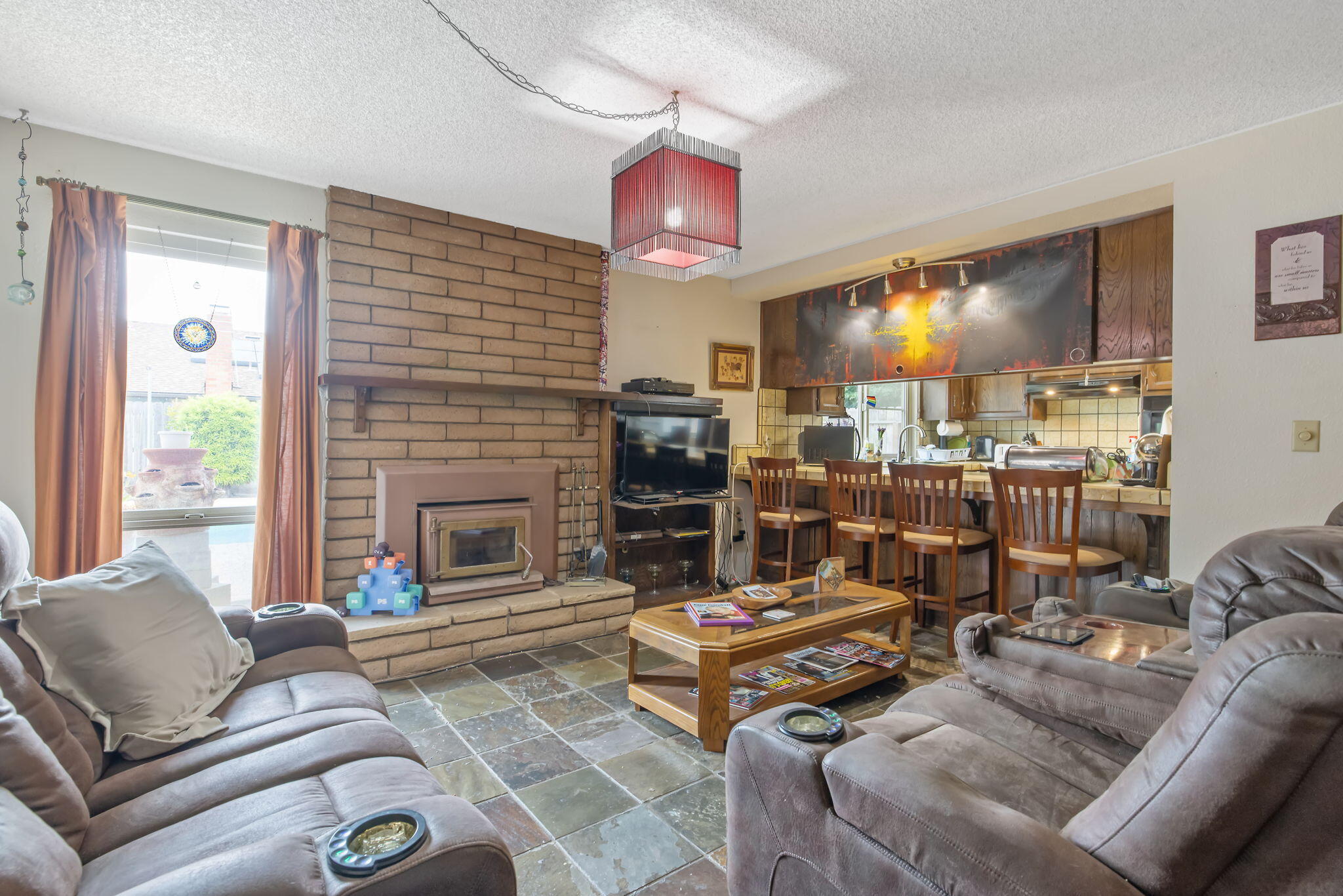 2636 S Conyer