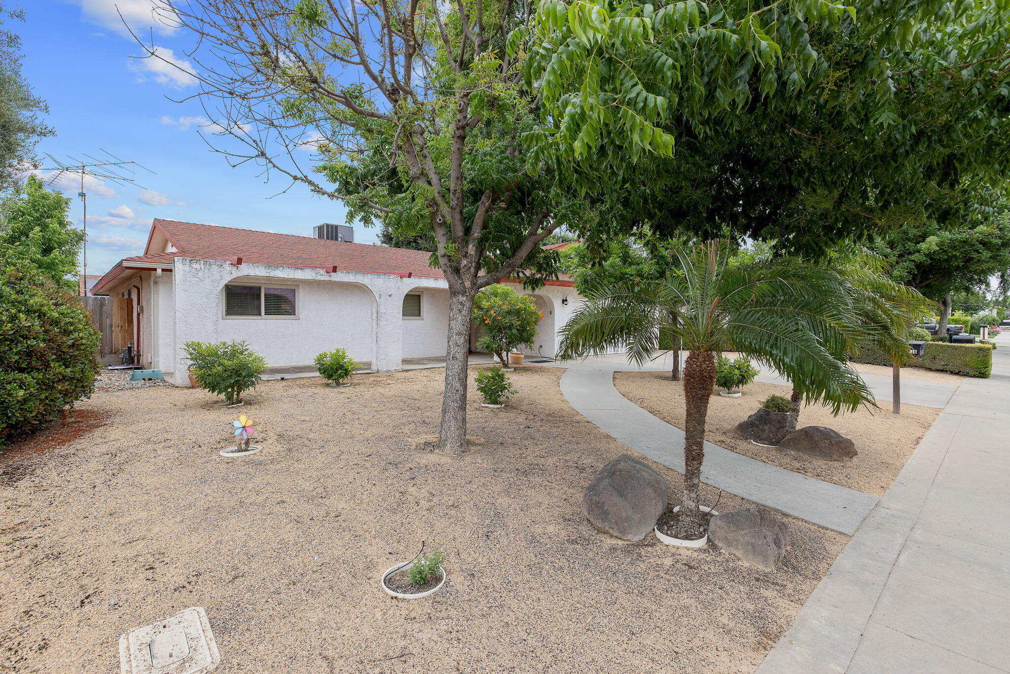 2636 S Conyer
