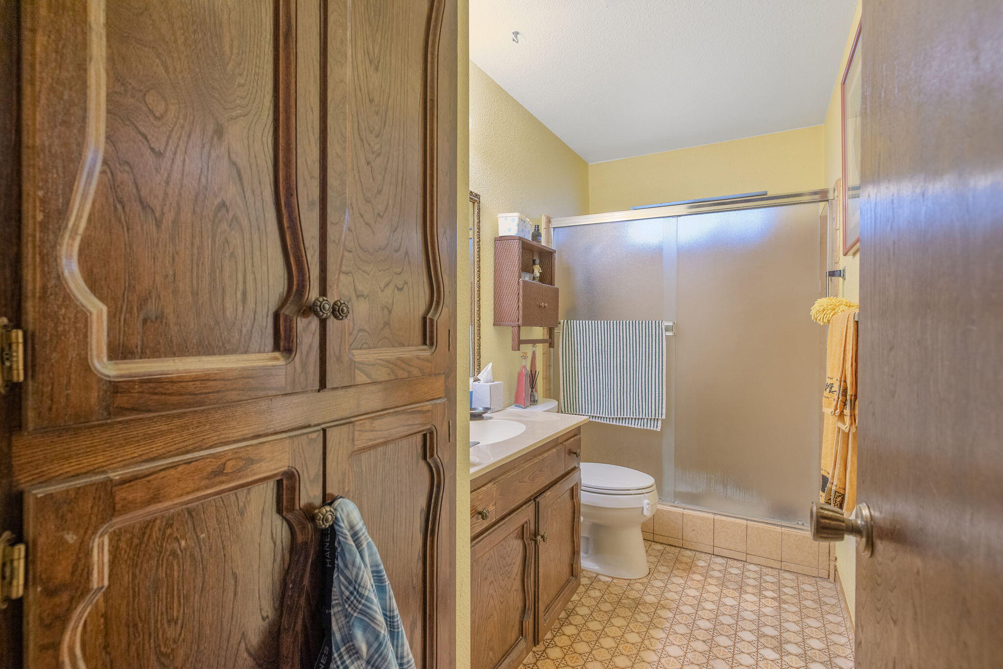 2636 S Conyer