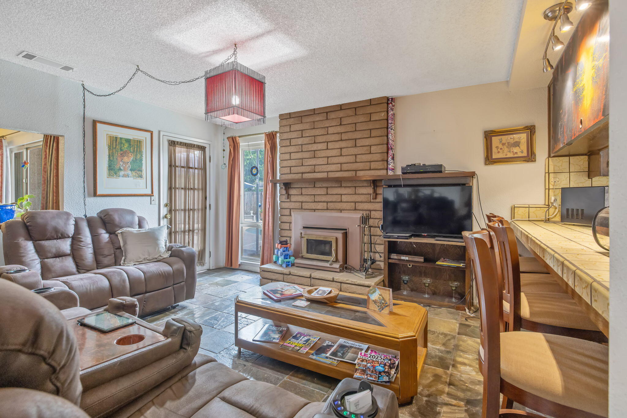 2636 S Conyer