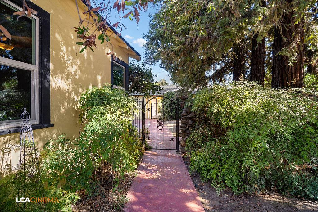 1500 W College Avenue