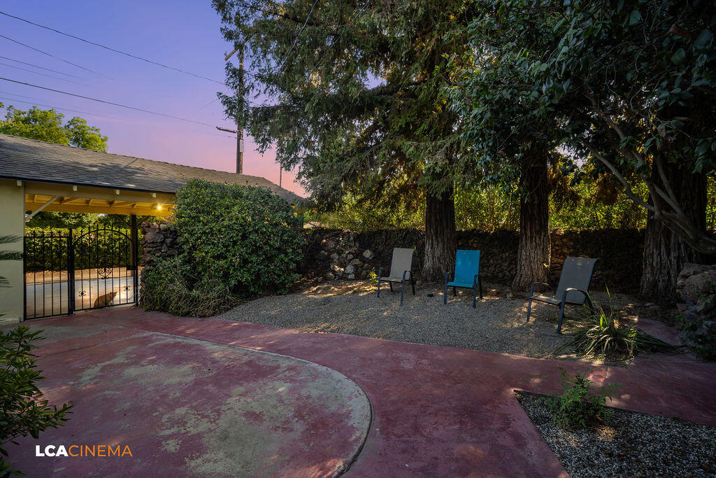 1500 W College Avenue