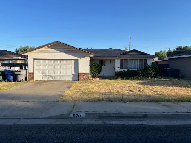 670 W Santa Ana Avenue