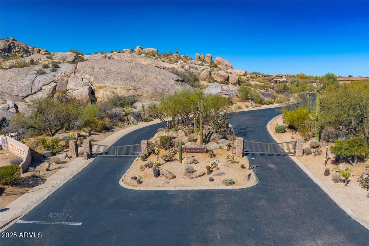 10798 E HEDGEHOG Place