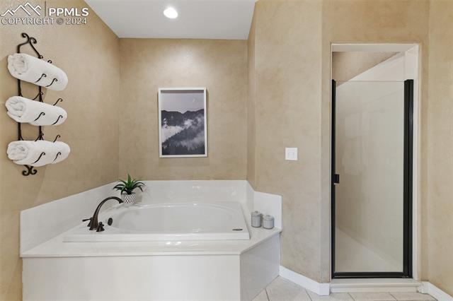 13735 Paradise Villas Grove