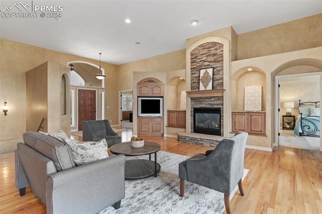 13735 Paradise Villas Grove