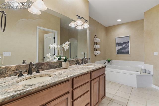 13735 Paradise Villas Grove