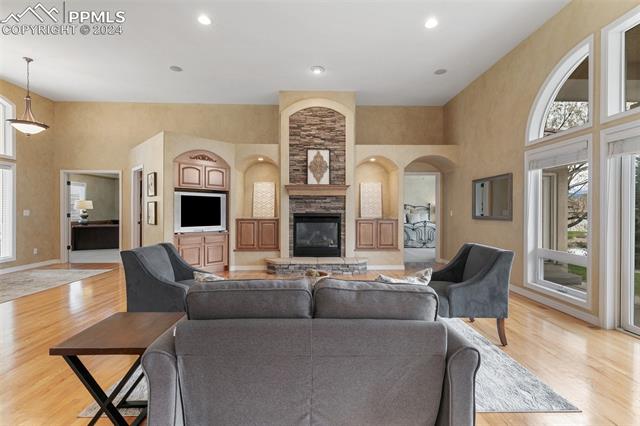 13735 Paradise Villas Grove