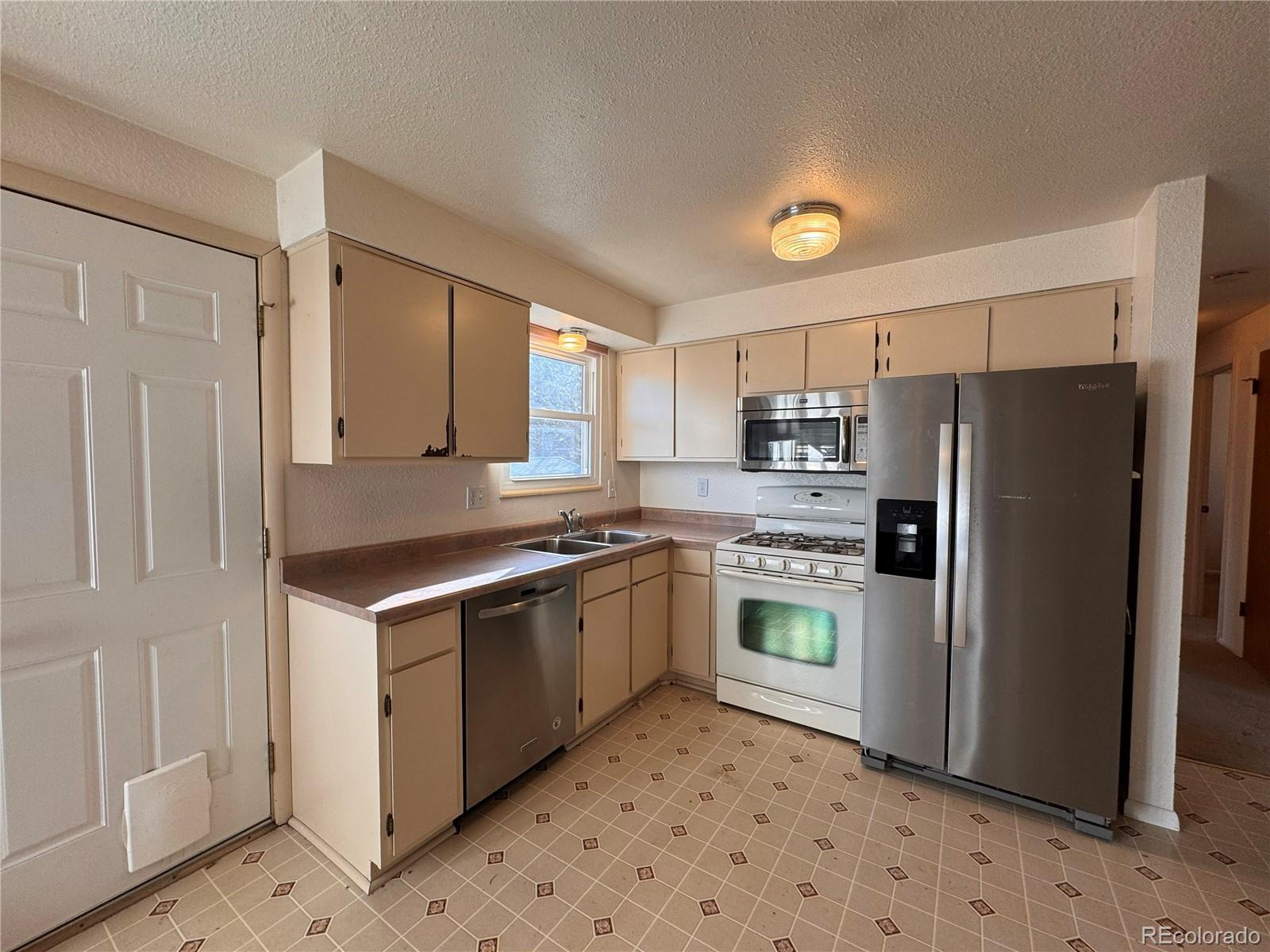 7034 W Roxbury Place