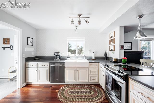 3046 Cottonwood Avenue