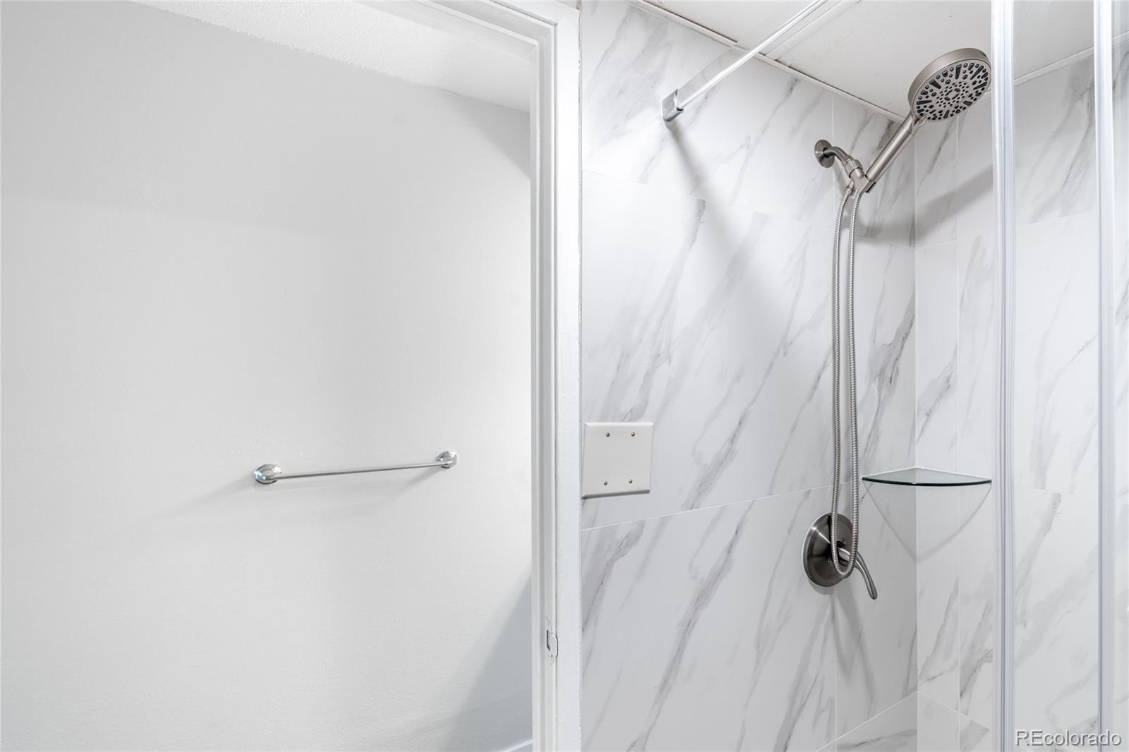 2231 S Vaughn Way Unit: 118B