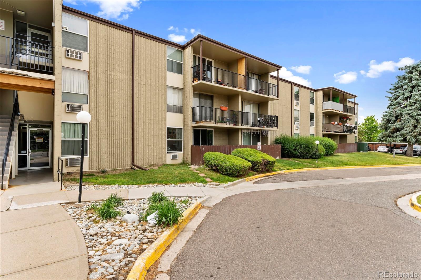 2231 S Vaughn Way Unit: 118B