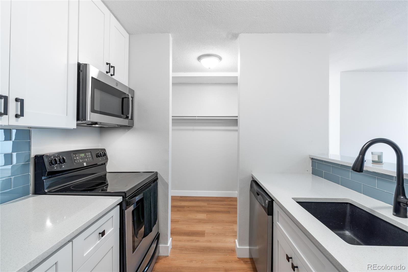 2231 S Vaughn Way Unit: 118B