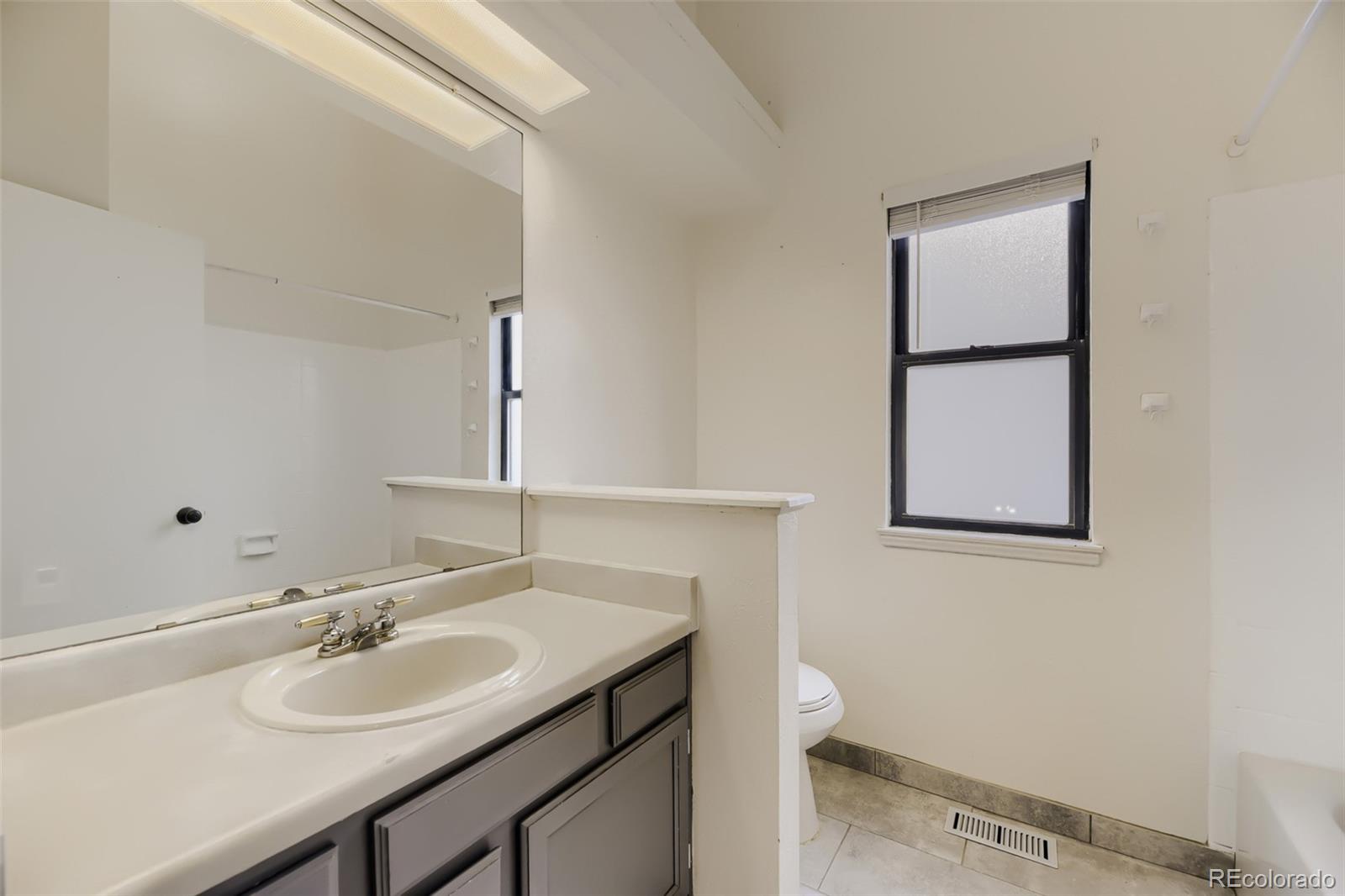 5038 S Evanston Street