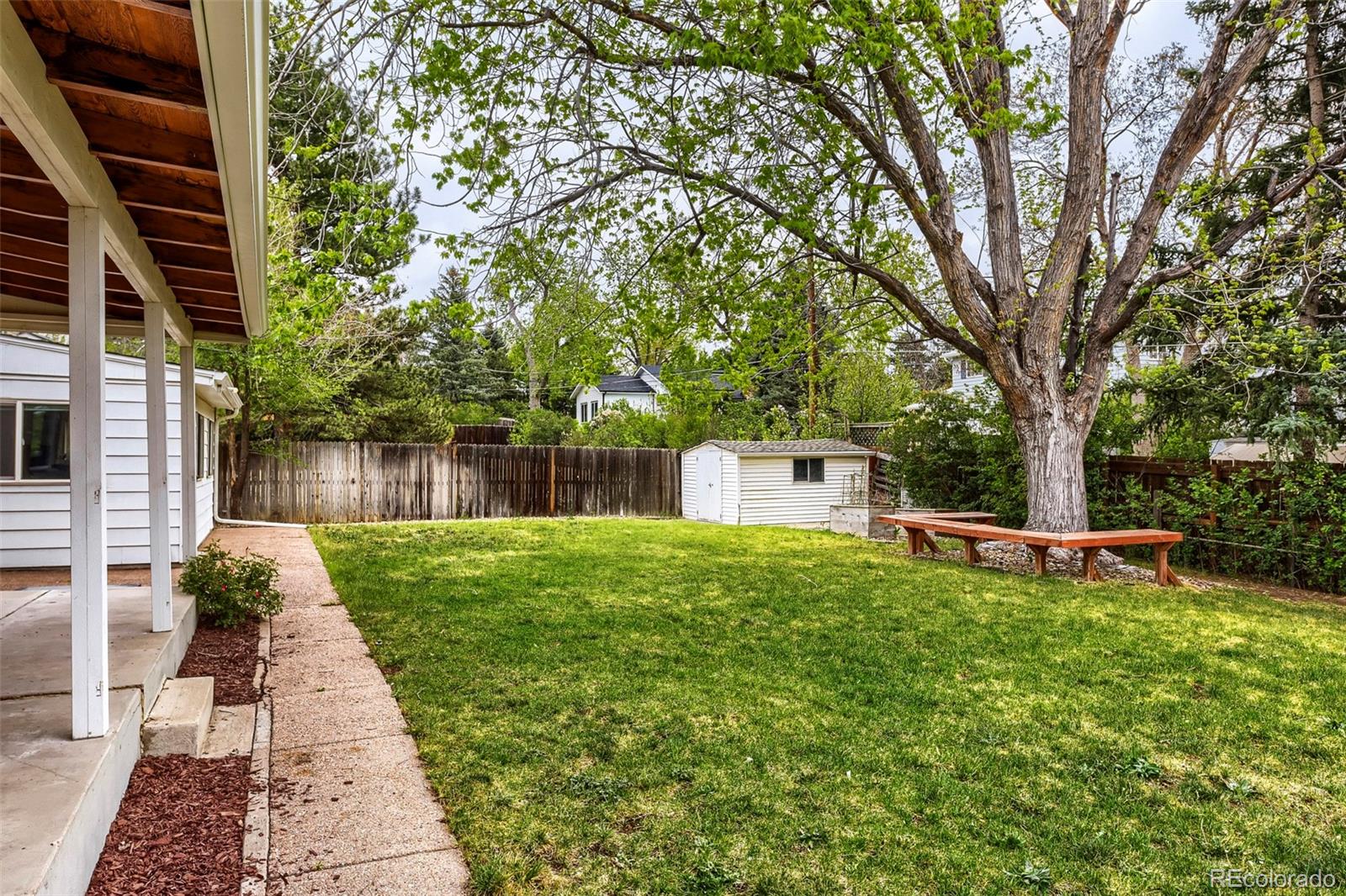 910 E Briarwood Circle