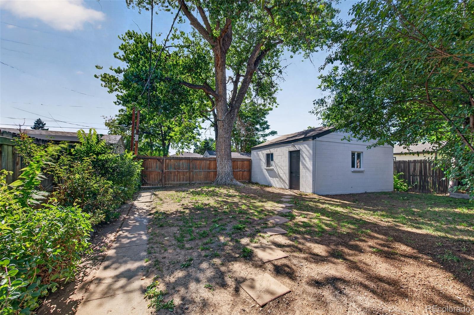 1235 Valentia Street