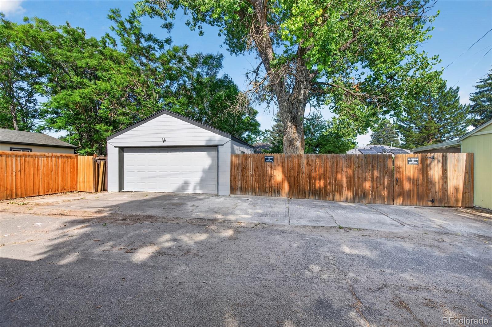1235 Valentia Street