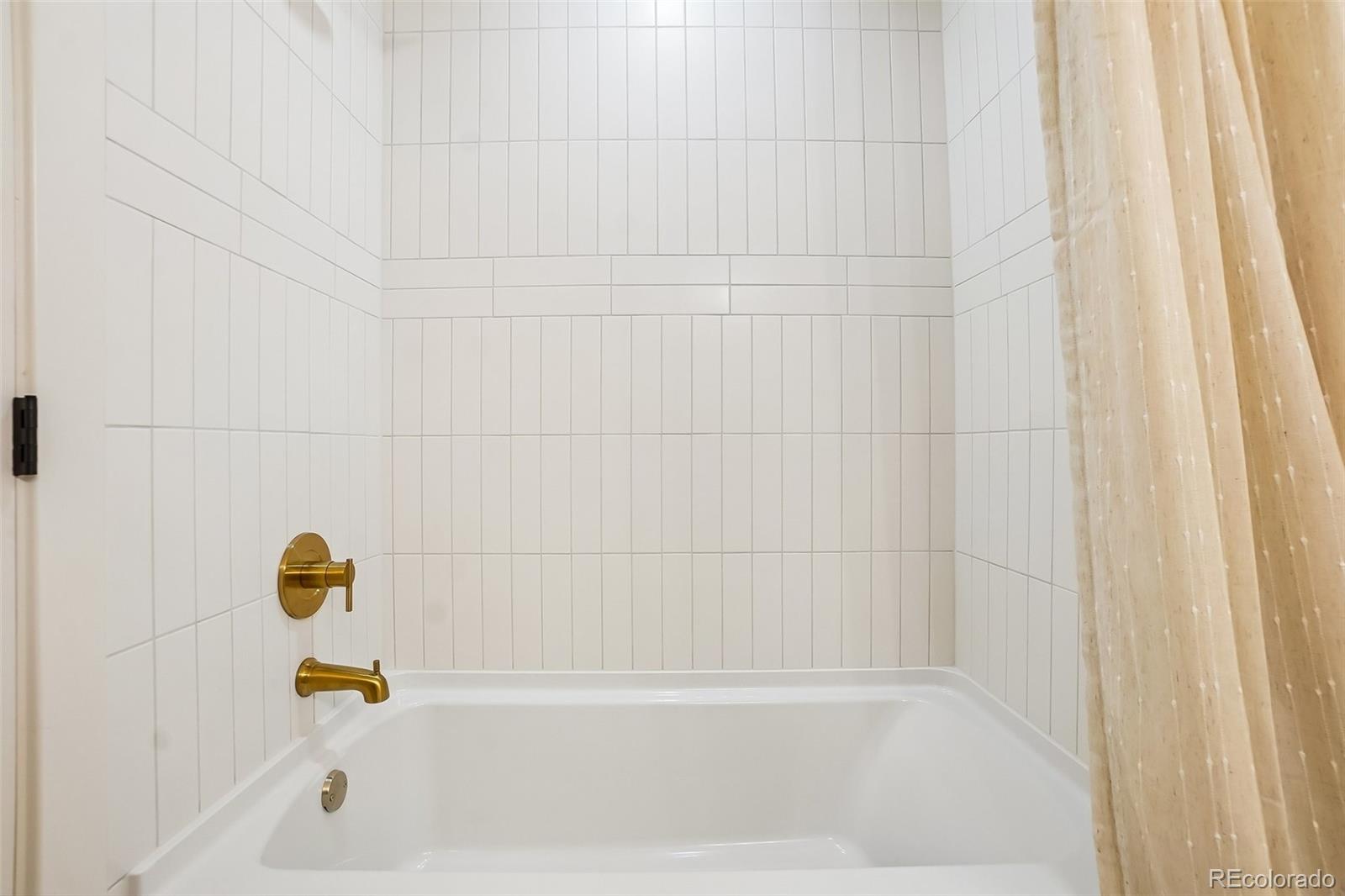 865 S Quebec Street Unit: 303B