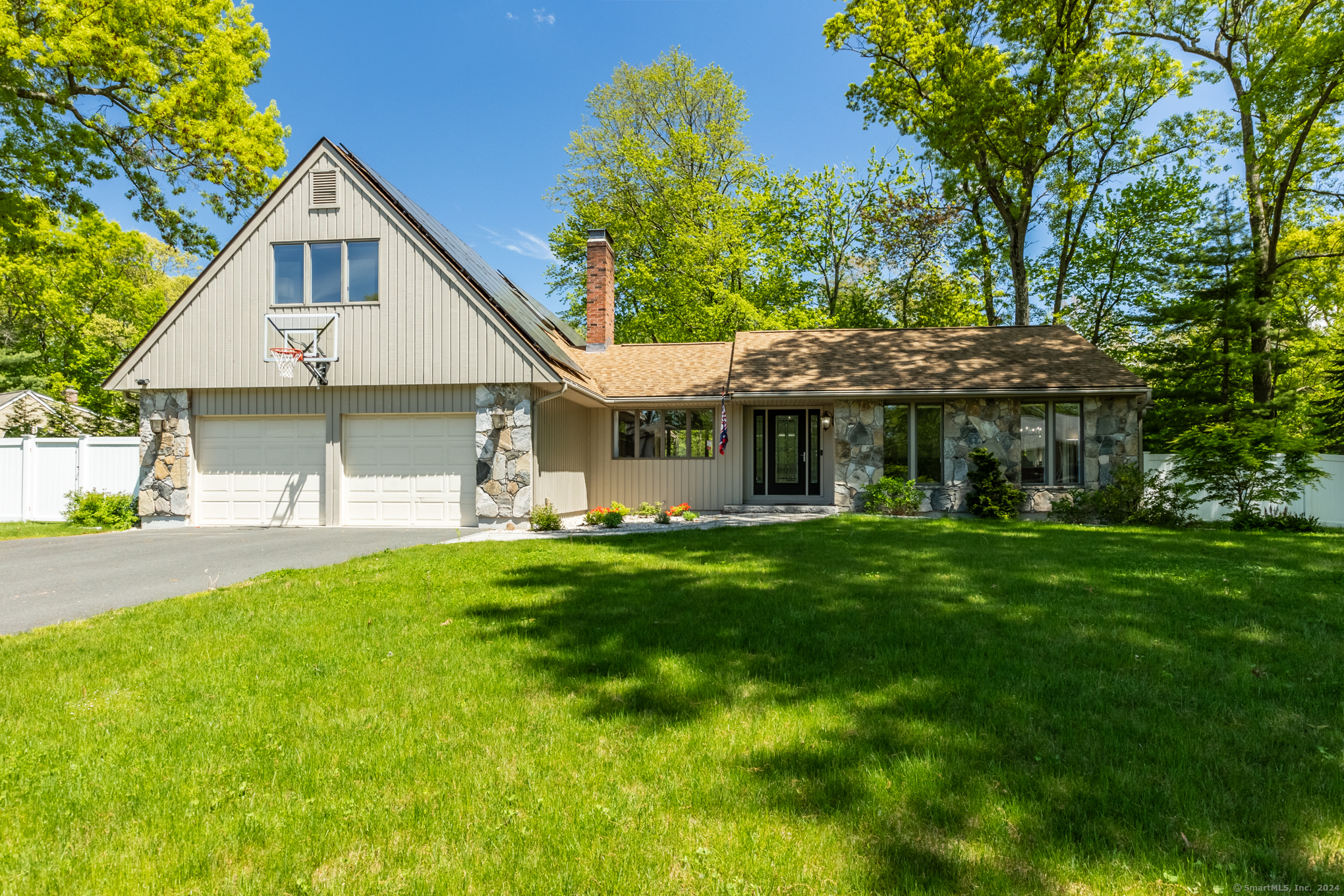 96 Stonefield Trail
