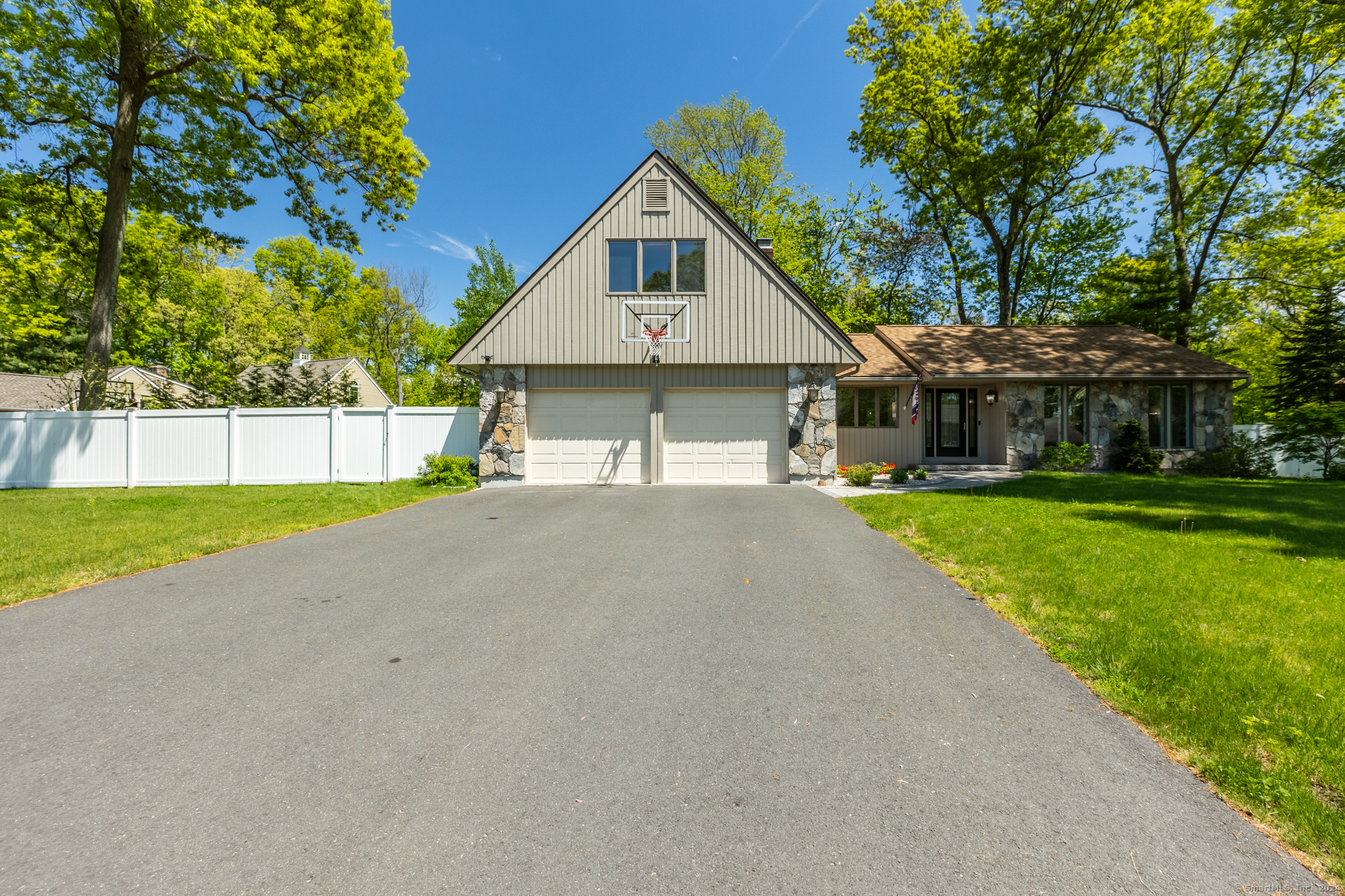 96 Stonefield Trail