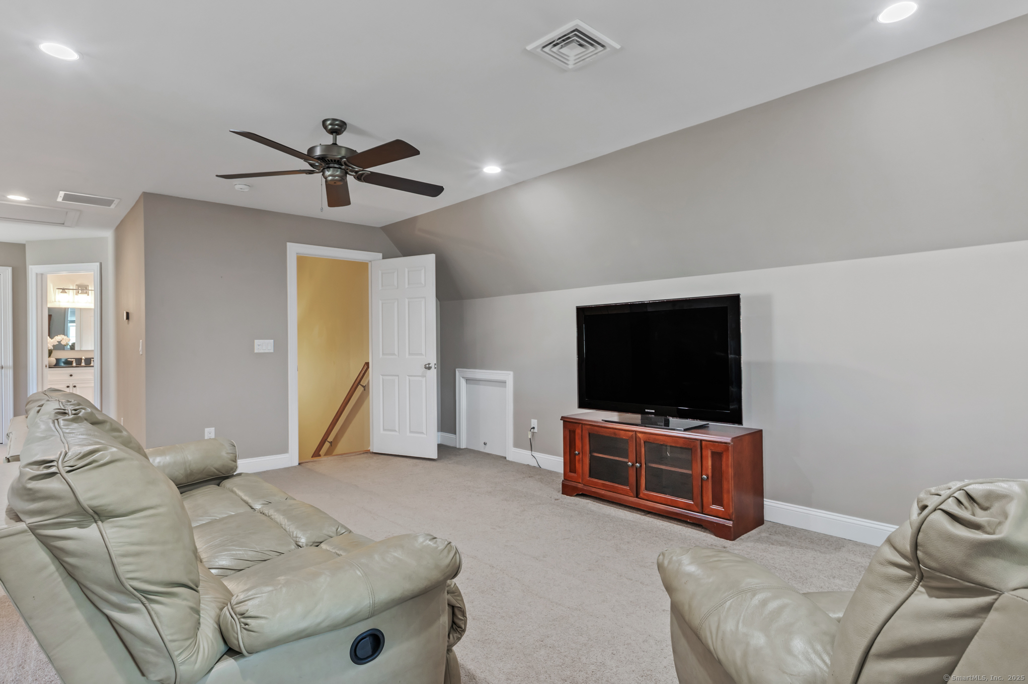 5 Christopher Court 5