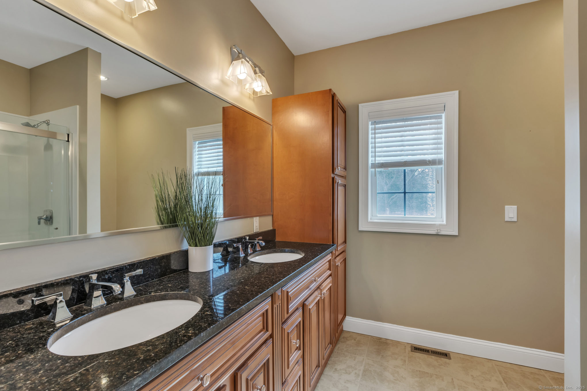 5 Christopher Court 5