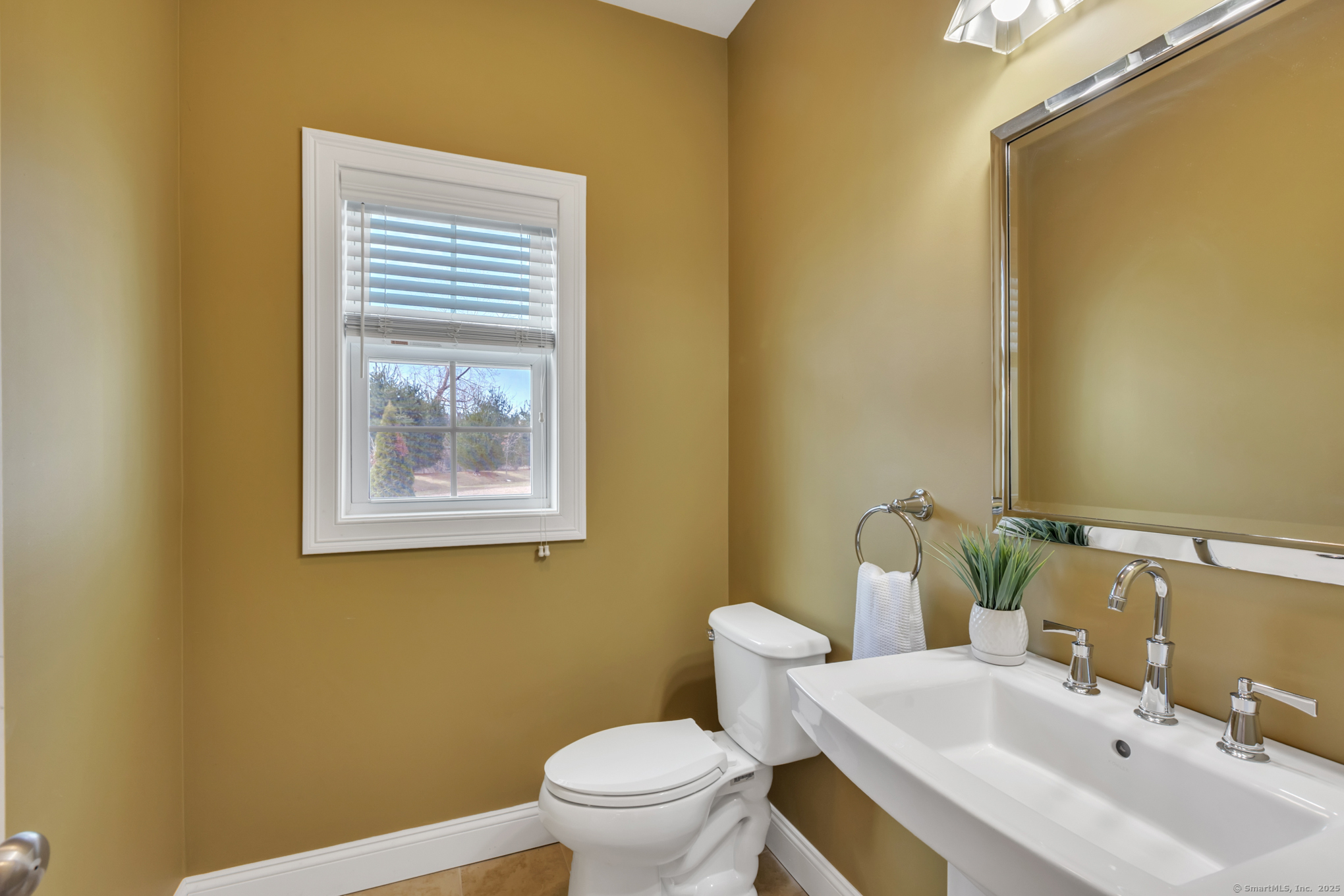 5 Christopher Court 5