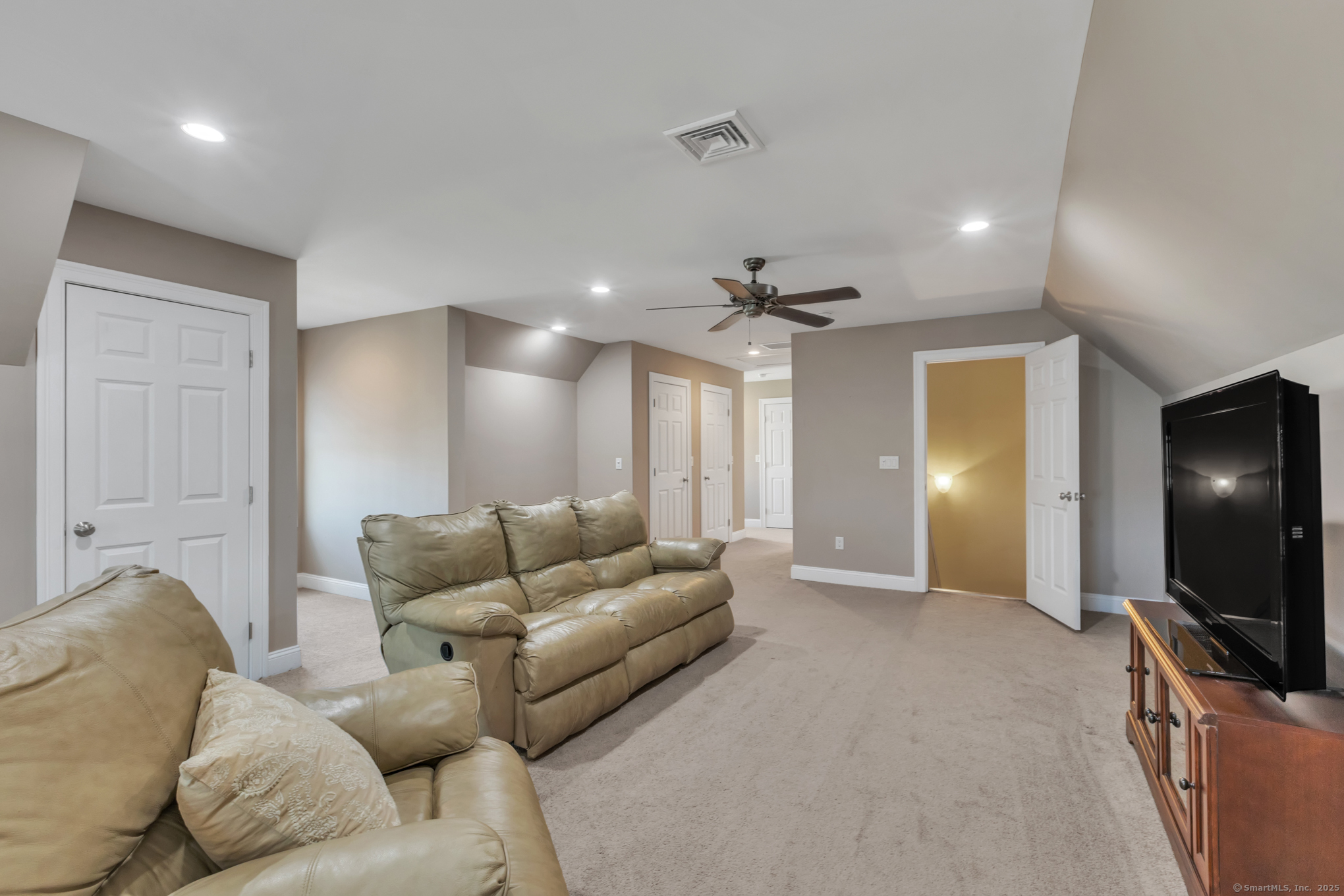 5 Christopher Court 5