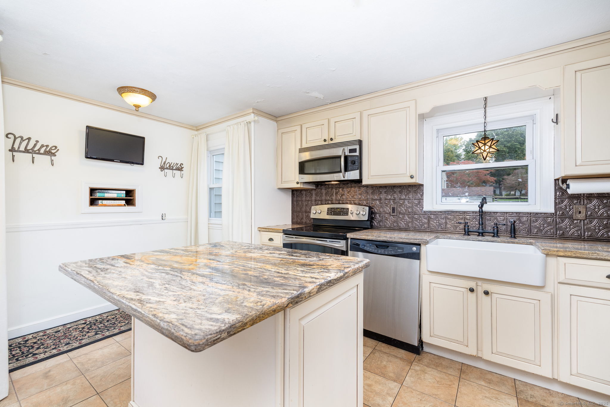 89 Longvue Drive