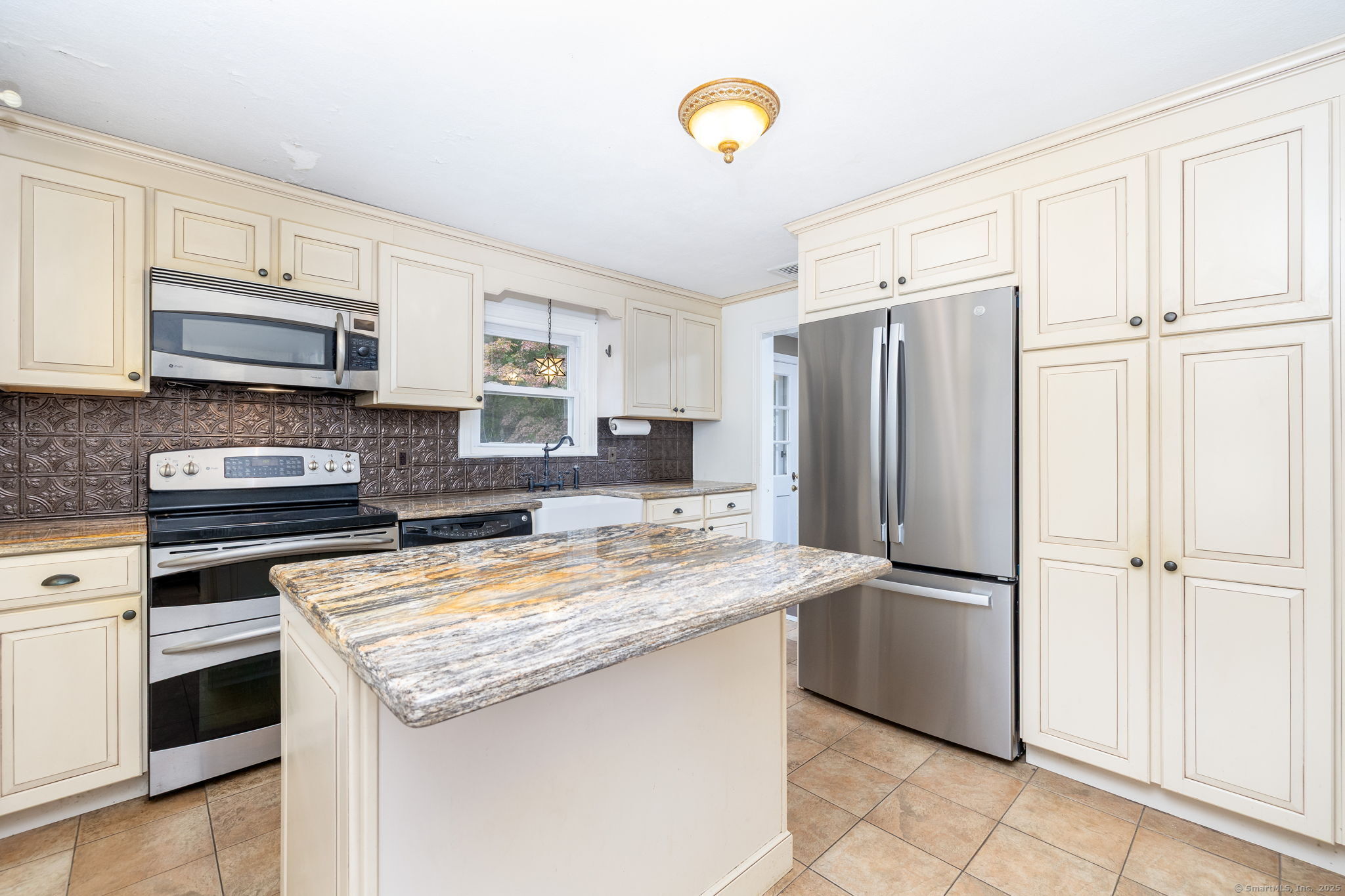 89 Longvue Drive