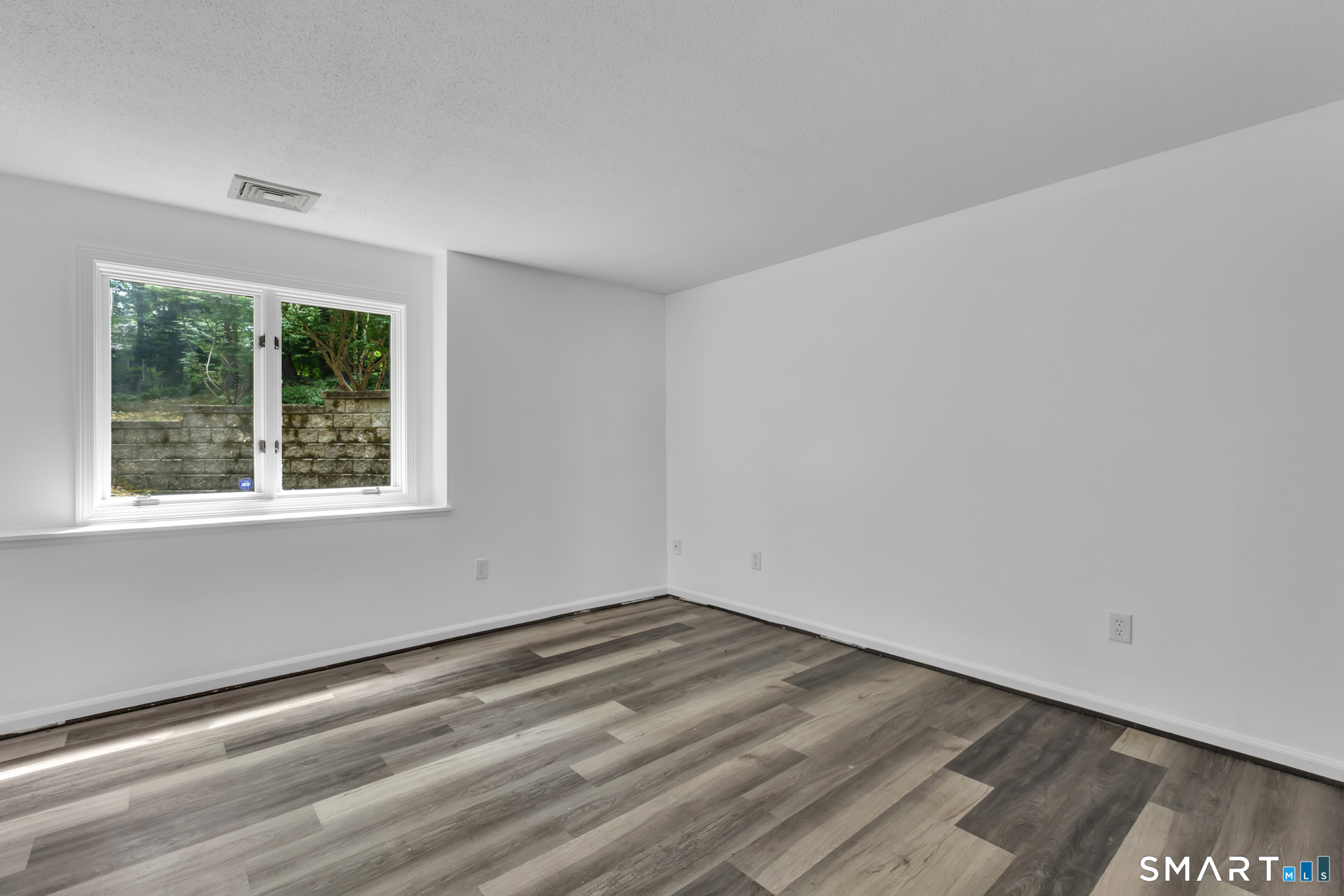 15 Cardinal Drive Unit: 15