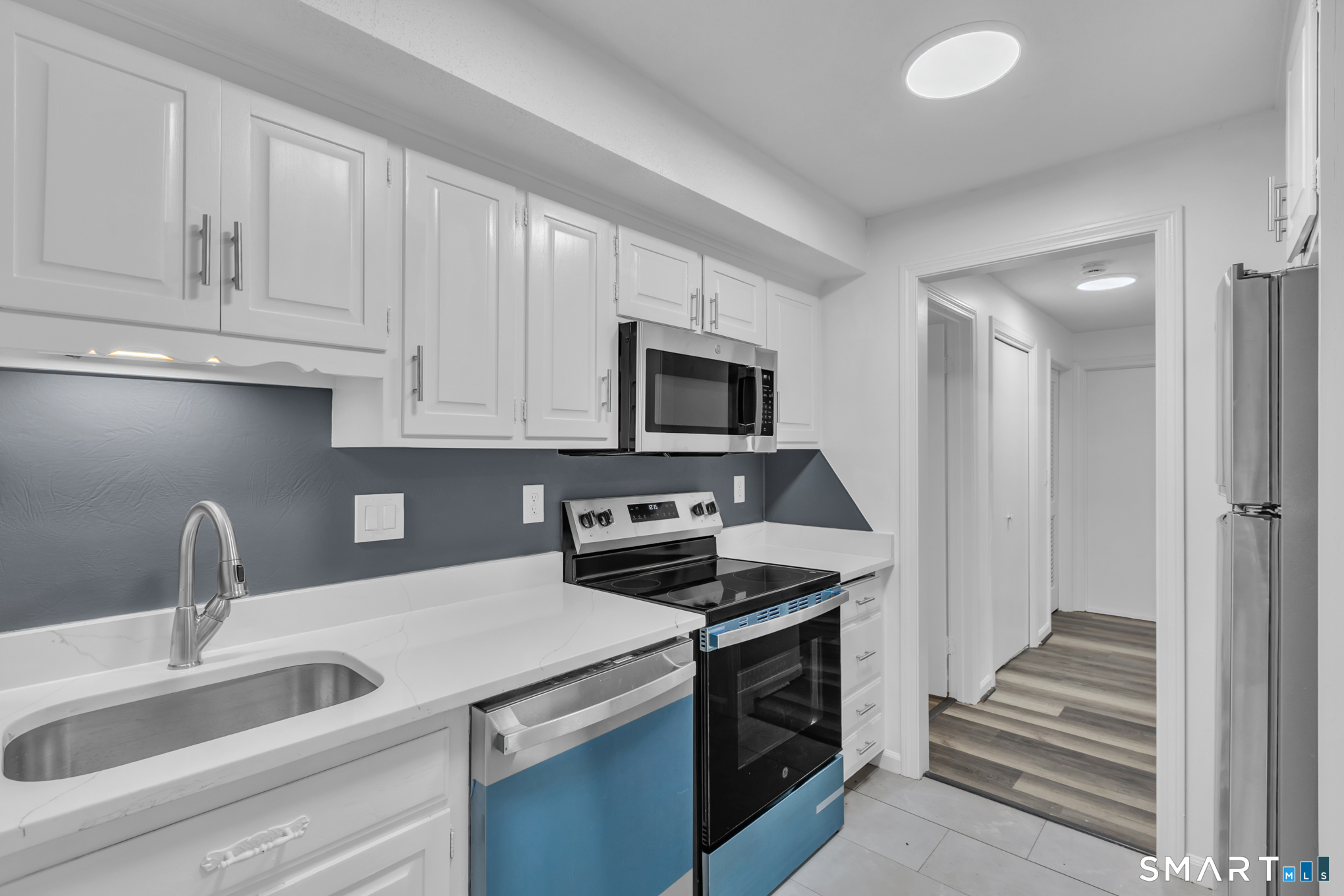 15 Cardinal Drive Unit: 15
