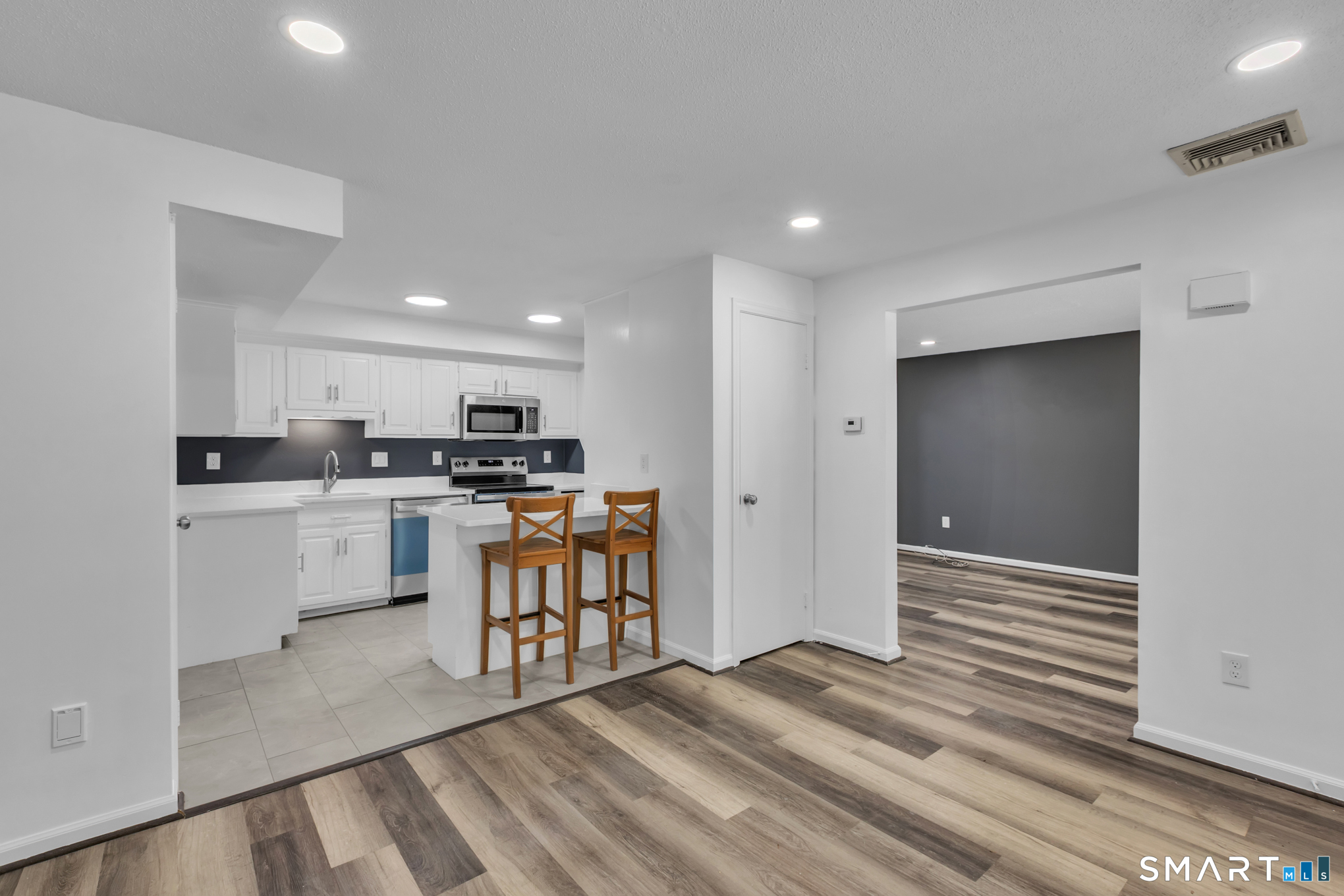15 Cardinal Drive Unit: 15