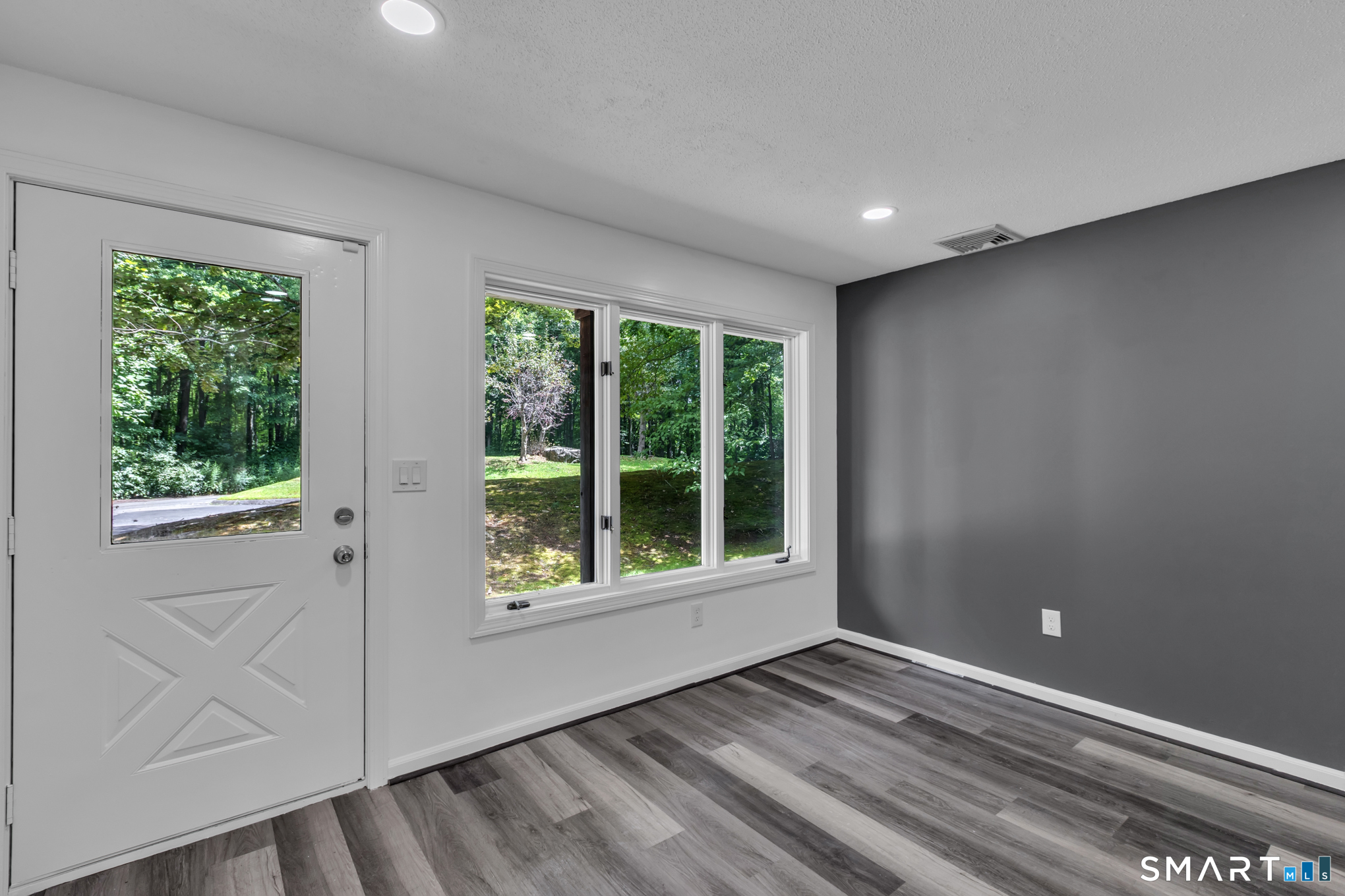 15 Cardinal Drive Unit: 15