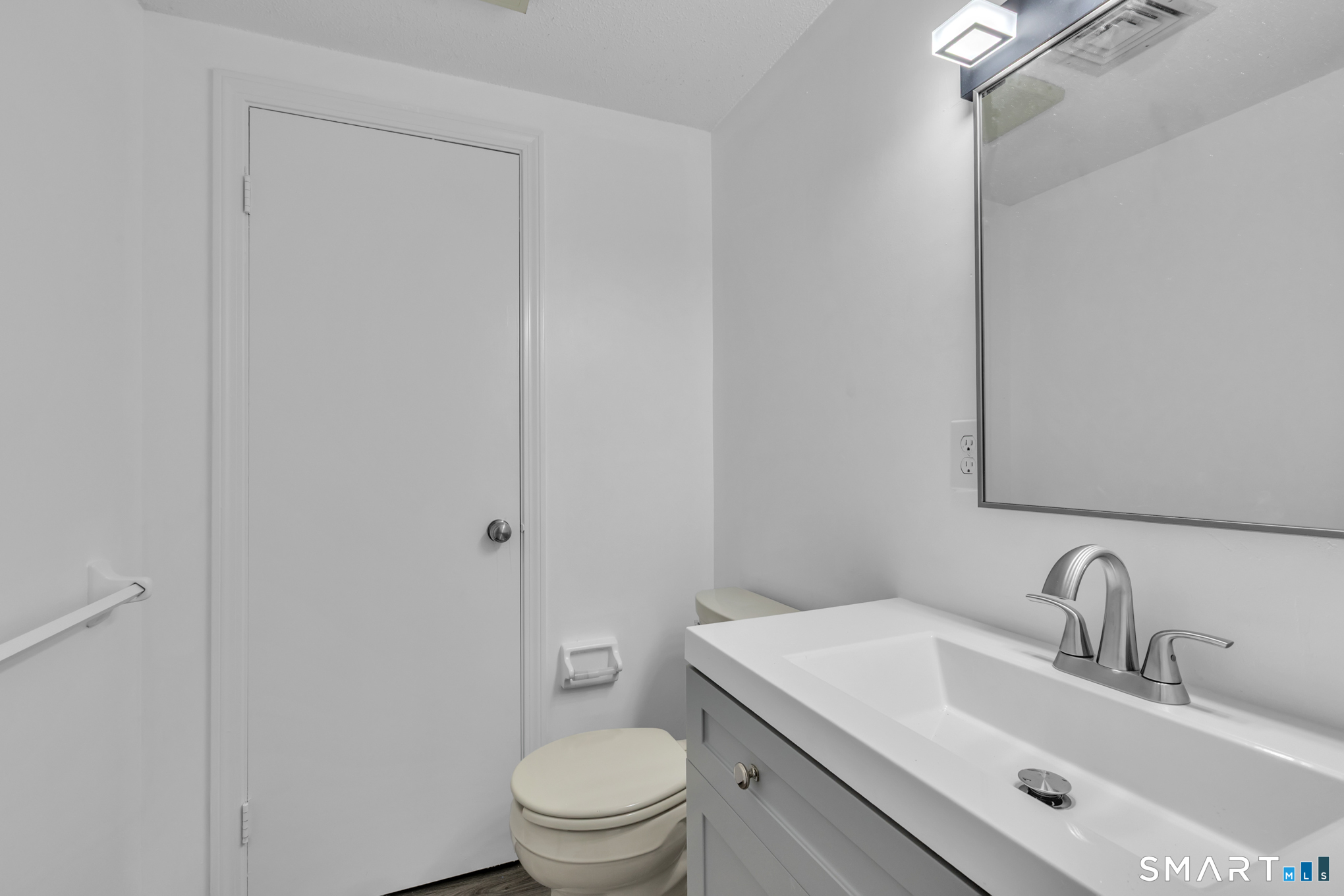 15 Cardinal Drive Unit: 15