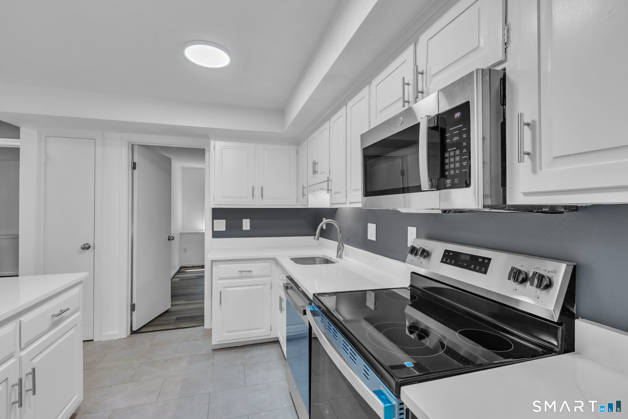 15 Cardinal Drive Unit: 15