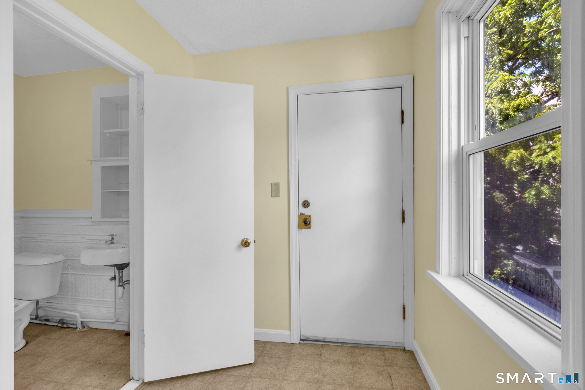 49 High Street Unit: B
