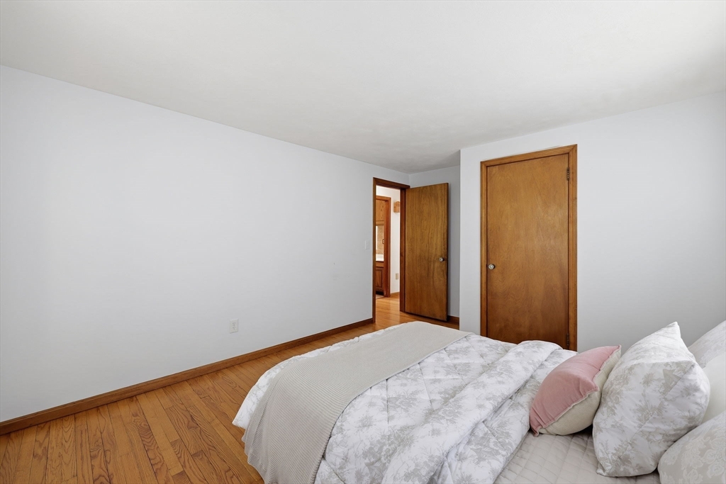 98 Clarence St
