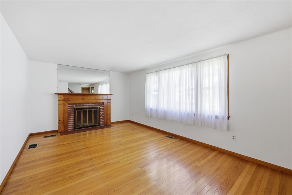 98 Clarence St